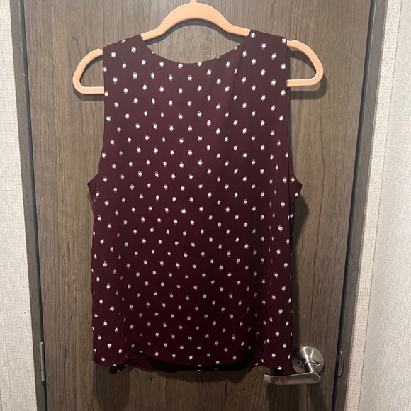 Nine West ❤️ Burgundy Polka Dot Sleeveless Blouse – Size L - Picture 4 of 4
